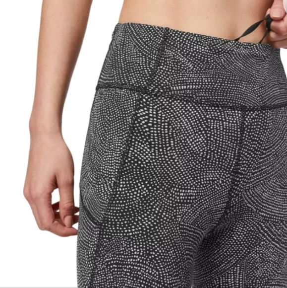 Lululemon athletica Final LapCrop 23" Black and White Patterned Women's Leggings - Picture 3 of 11